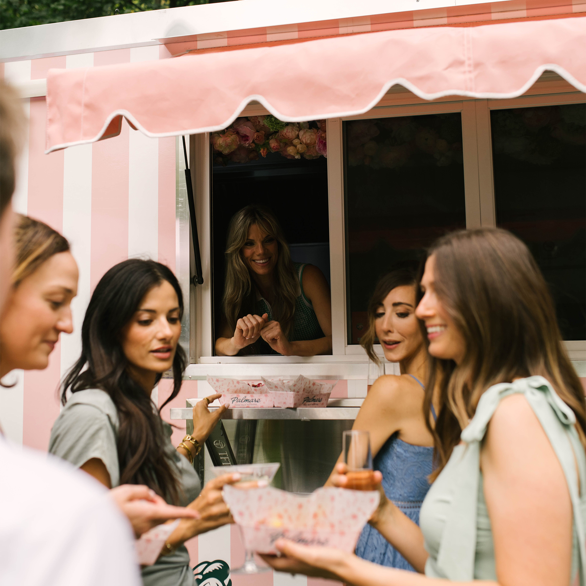 Palmare pink food truck catering a Nashville wedding.